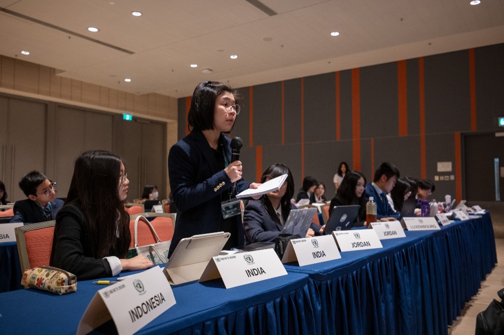 Delegate speaking at Indonesia–India table